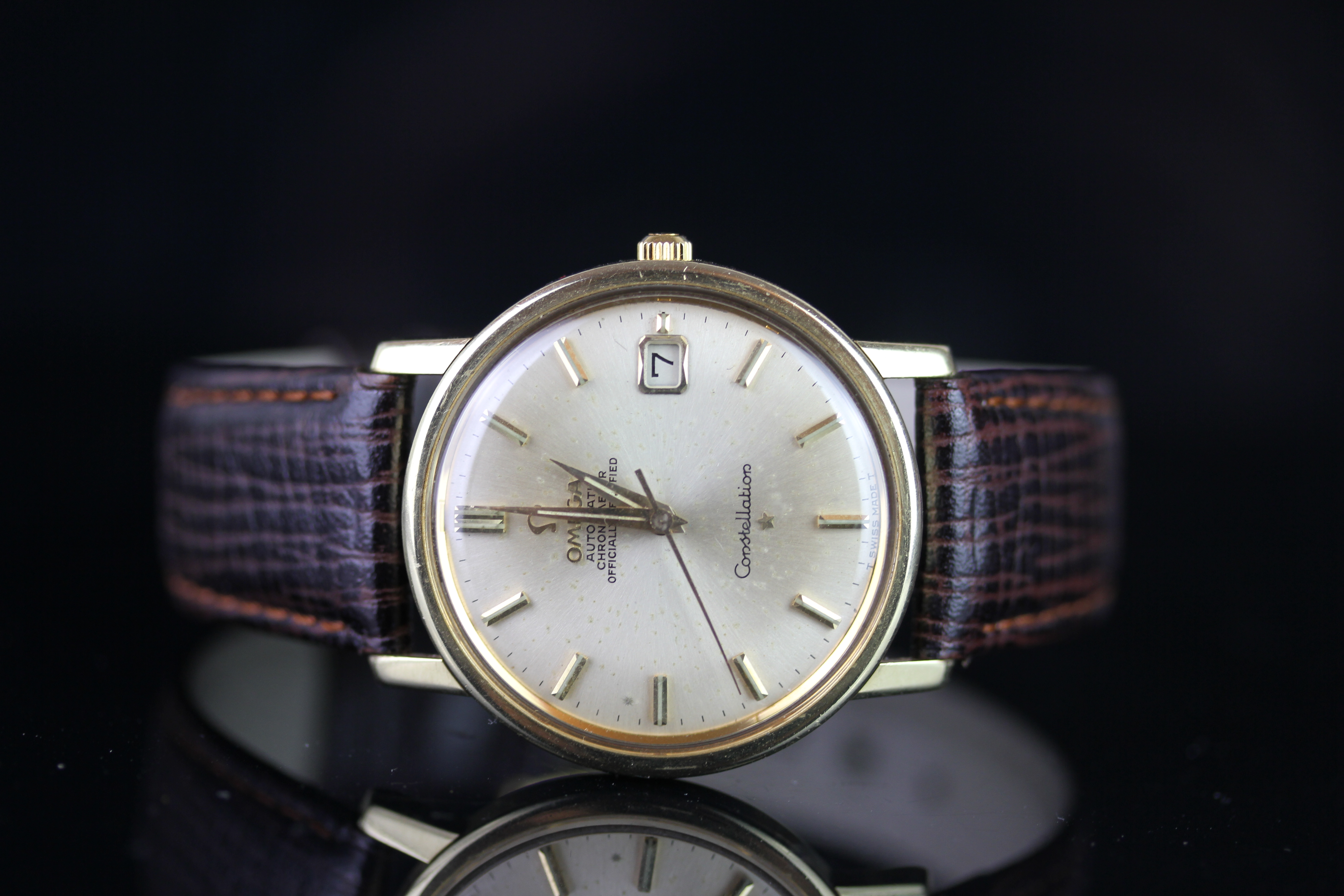 GENTLEMAN'S VINTAGE OMEGA CONSTELLATION CIRCA 1960s, round, silver dial with gold hands,gold baton - Image 2 of 4