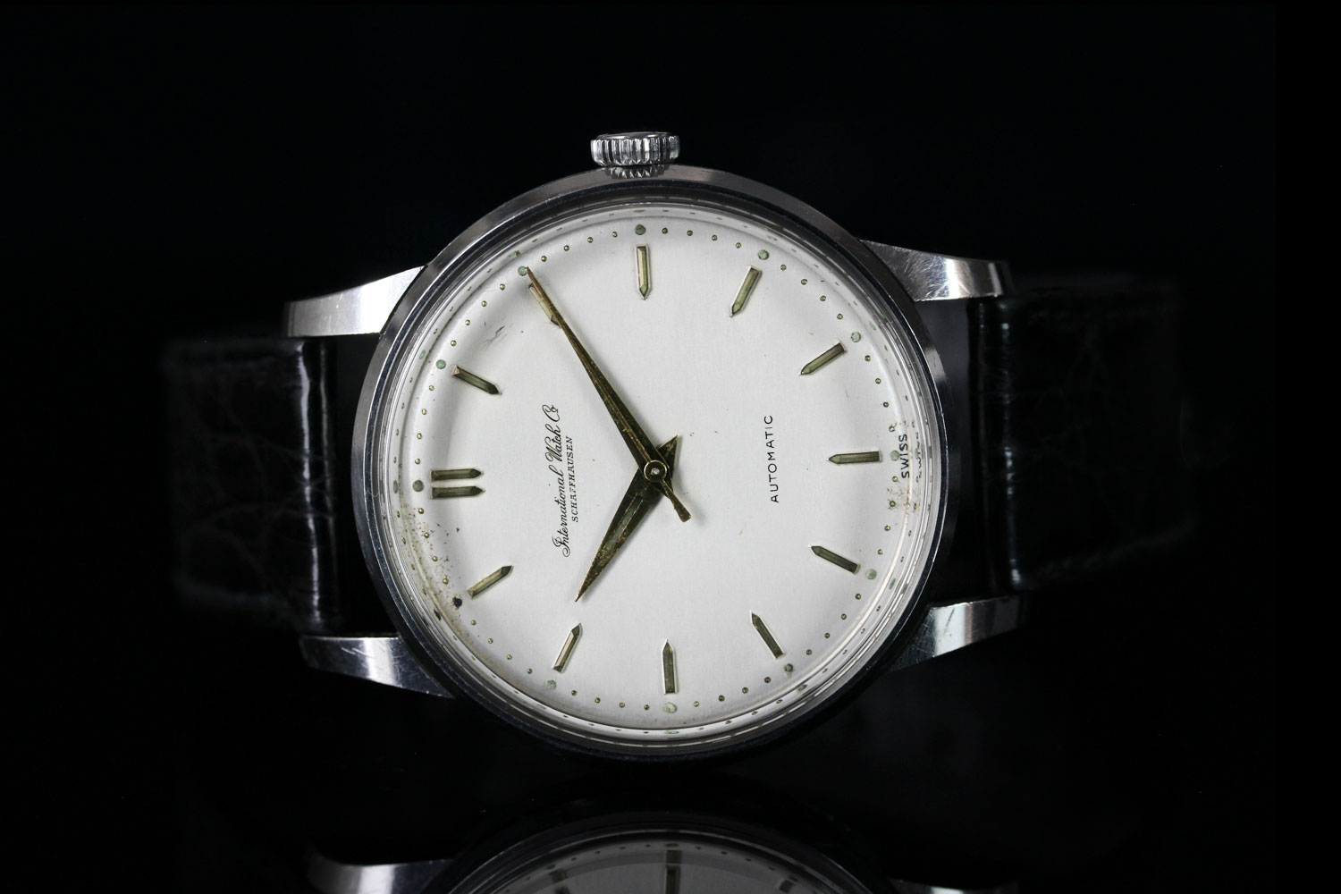 GENTLEMEN'S IWC AUTOMATIC WRISTWATCH, circular off white dial with gold hour markers and hands, 36mm