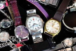 GROUP OF 17 WATCHES , working and not working,