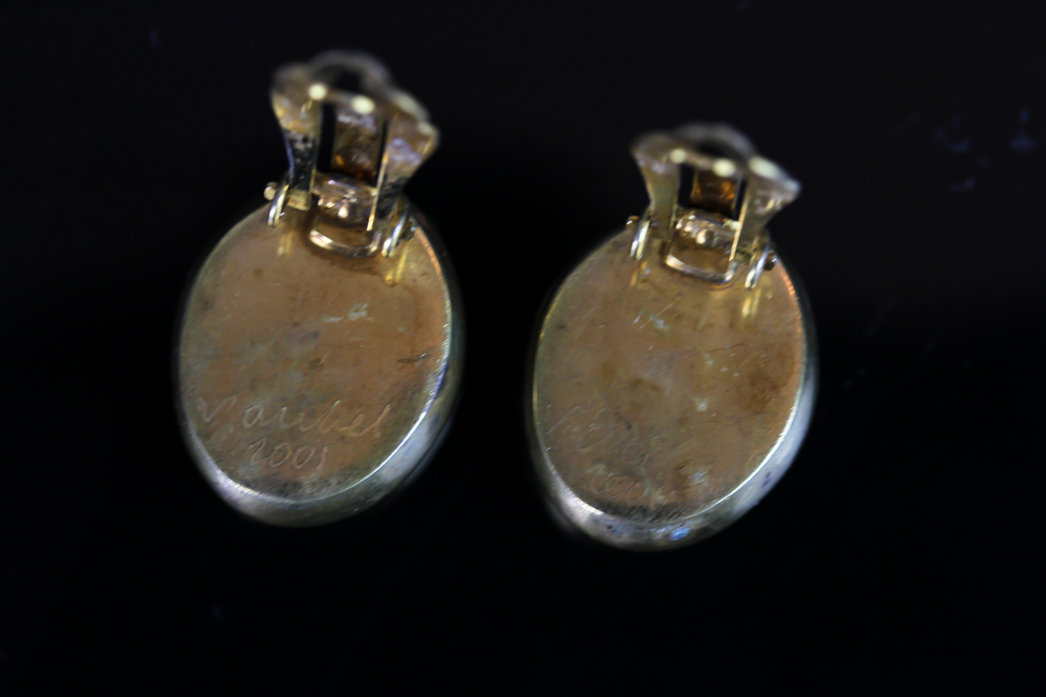 Vaubel, New York designer clip on earrings, 21x17.5mm domes, patinated finish, 18ct gold plated - Image 2 of 2