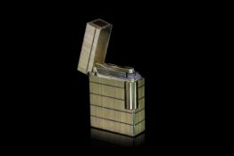 GENTLEMEN'S CLASSIC DUPONT LIGHTER 1L 5AP43, gold plated, currently in working order.