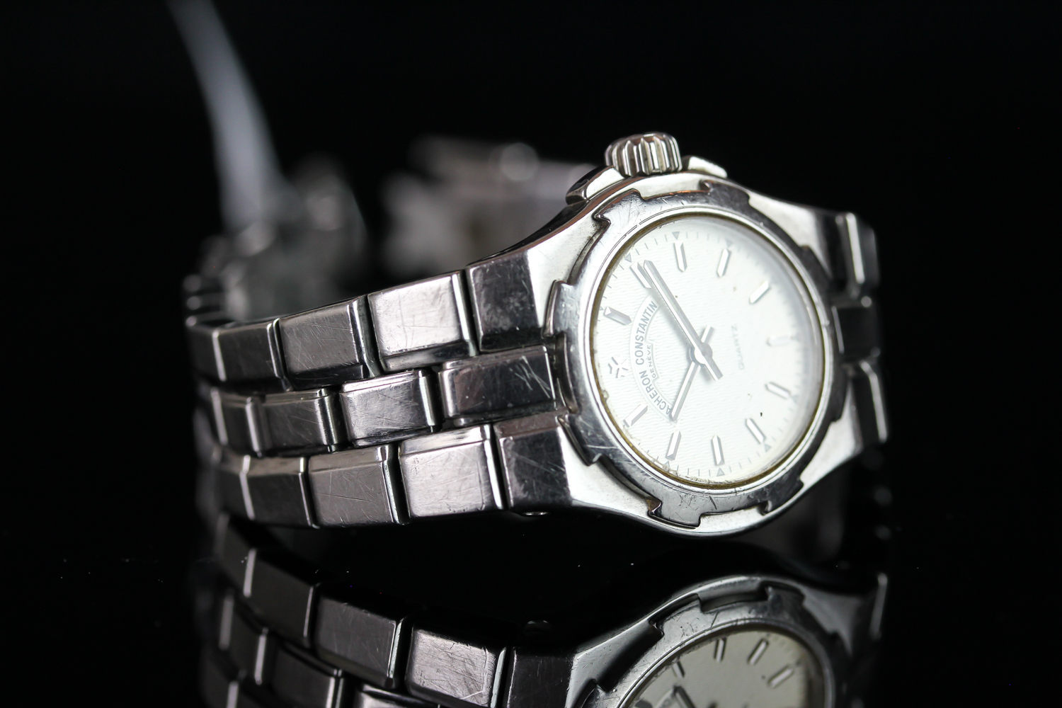 LADIES' VACHERON & CONSTANTIN OVERSEAS WRISTWATCH, circular silver dial with silver hour markers and - Image 2 of 4