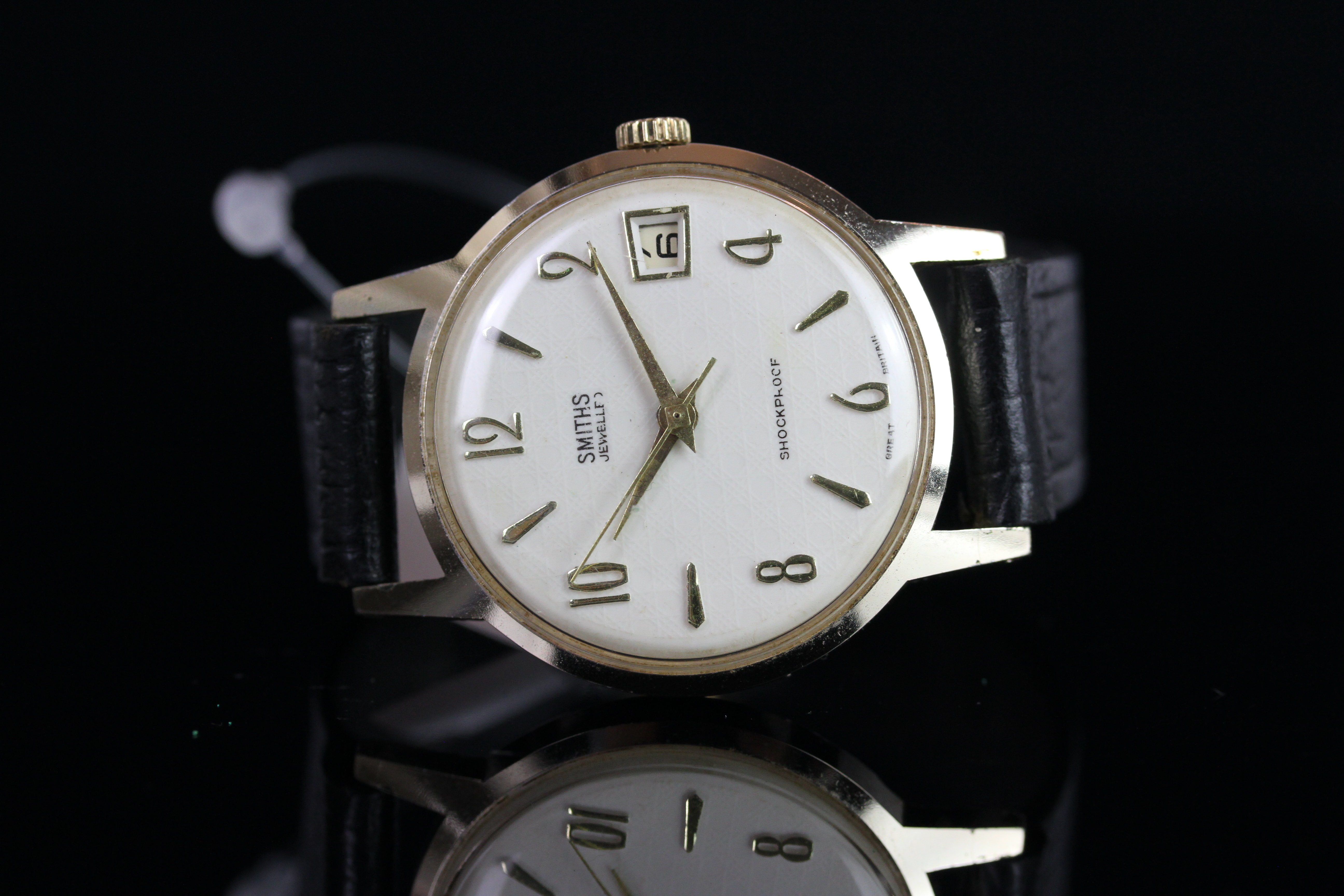 GENTLEMENS SMITHS DATE WRISTWATCH BOX & PAPERS, circular off white textures cross hatched dial - Image 2 of 4