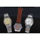 GROUP OF SEIKO 5 WRISTWATCHES, two with Seiko bracelets, all three watches are currently running.