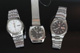 GROUP OF SEIKO 5 AUTOMATIC WRISWATCHES, all three are currently running, two seiko bracelets one