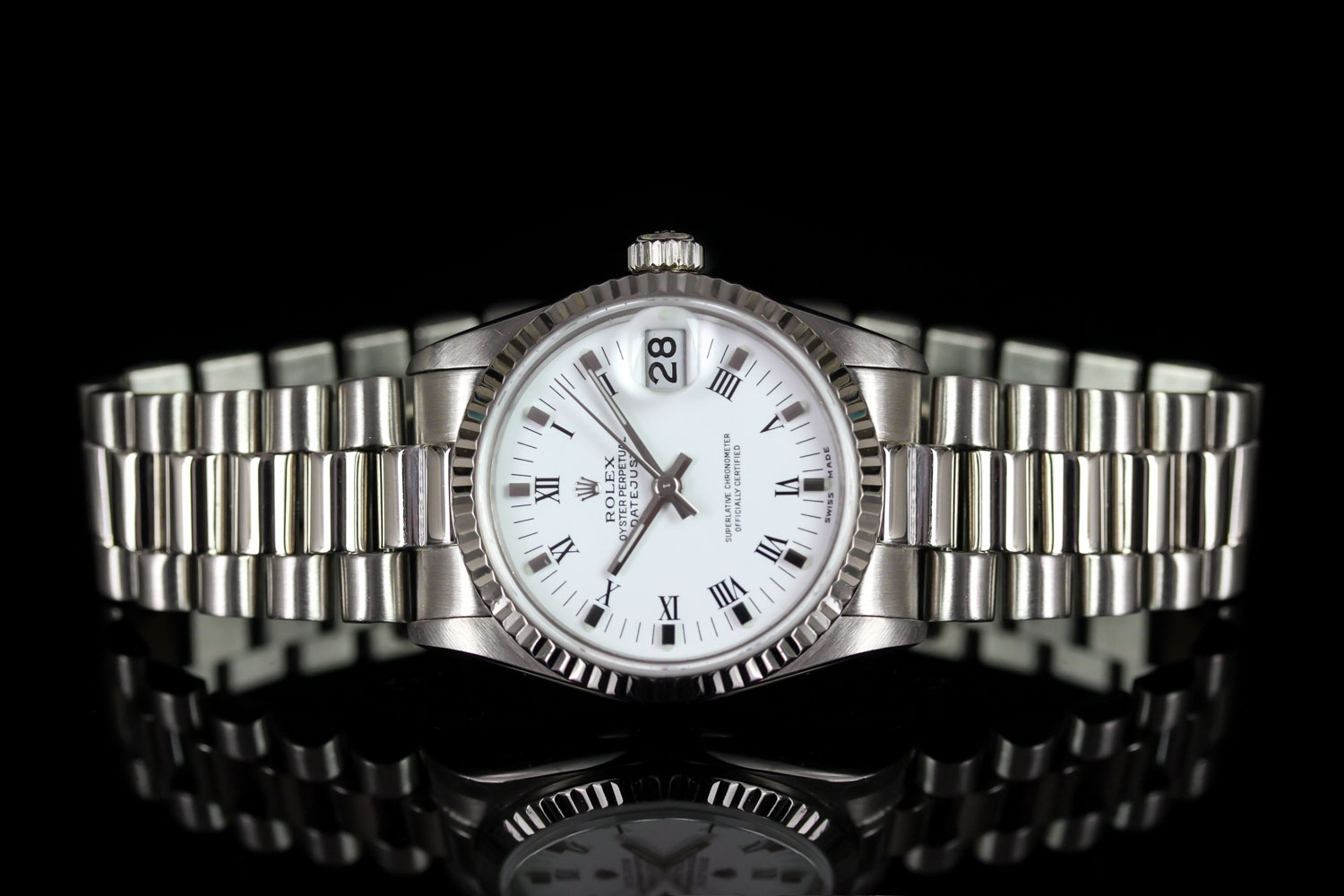 LADIES ROLEX OYSTER PERPETUAL DATEJUST 18CT WHITE GOLD WRISTWATCH REF. 68279, circular white dial