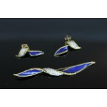 18CT BOUCHERON PARIS BLUE ENAMEL AND WHITE STONE BROOCH AND DROP EARRINGS, total weight 40.30 gms.