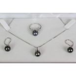 18CT BLACK PEARL PENDANT, EARRING AND RING SET,ring size P,this would make a lovely christmas