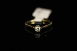 A SINGLE STONE DIAMOND 9CT GOLD RING, single diamond stone at around 0.27ct, set in a 9ct gold ring,