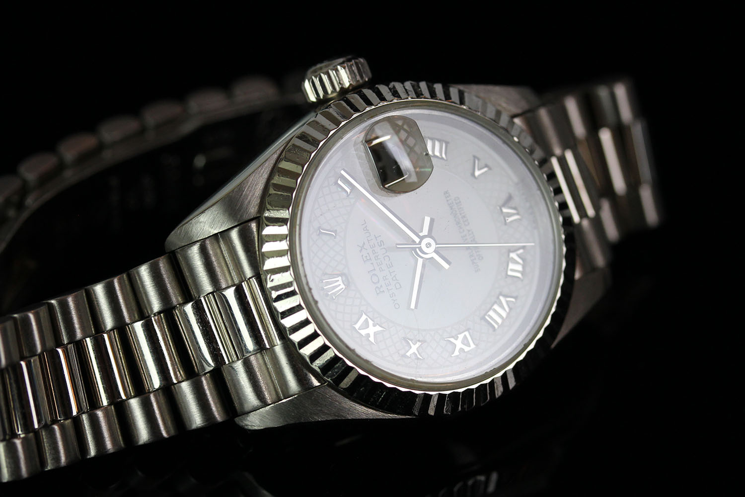 LADIES 18CT WHITE GOLD ROLEX OYSTER PERPETUAL DATEJUST, MODEL 79179, SN A97...., CIRCA 1999,round. - Image 2 of 4