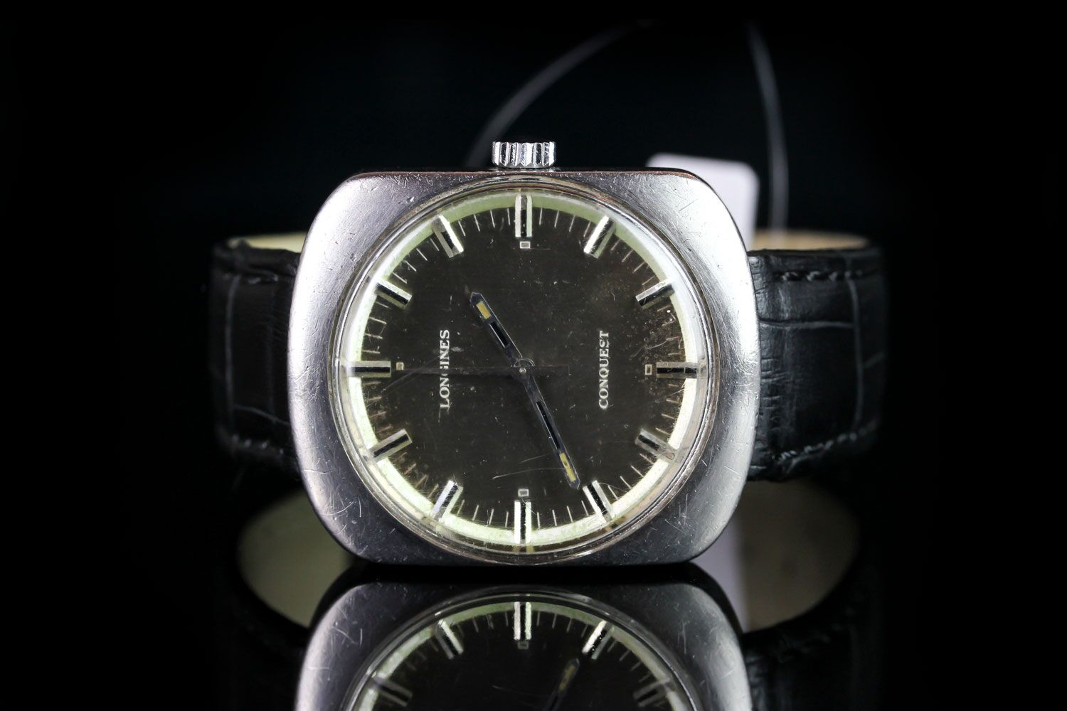 GENTLEMEN'S LONGINES CONQUEST WRISTWATCH REF. 1535, circular silver dial with faceted hour markers