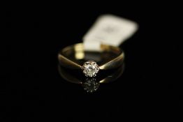 A SINGLE STONE DIAMOND 9CT GOLD RING, single stone diamond at roughly 0.23ct, set in a 9ct gold ring