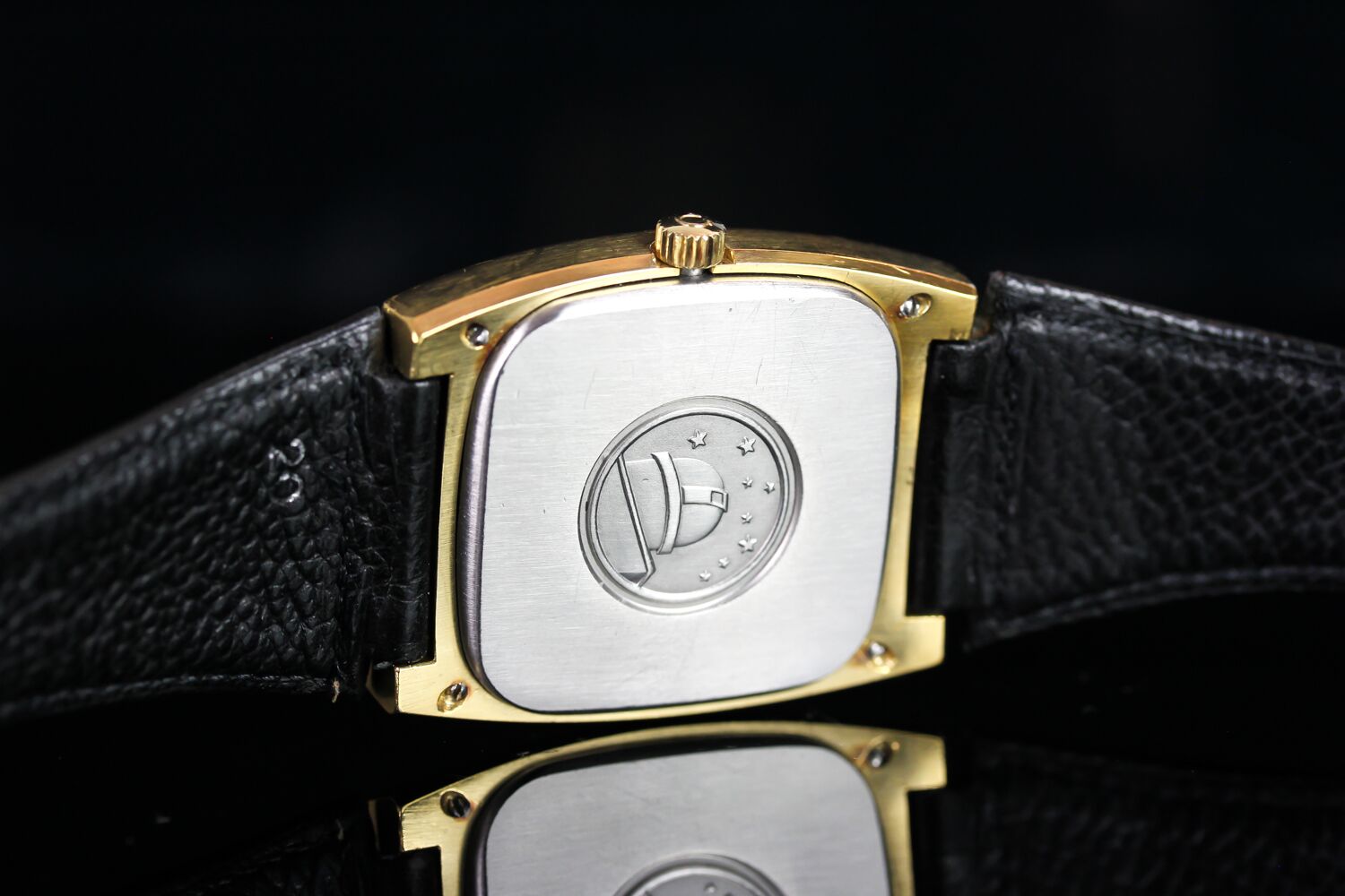 GENTLEMEN'S OMEGA CONSTELLATION, square, gold dial with black hands, black baton markers, 38x32mm - Image 4 of 4