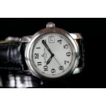 GENTLEMEN'S BAUME & MERCIER DATE WRISTWATCH, circular off white dial with black roman numerals and a