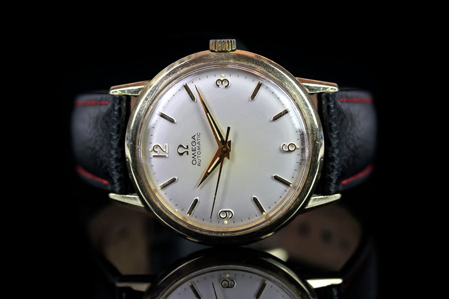 GENTLEMENS OMEGA AUTOMATIC WRISTWATCH REF. 6304, circu.ar silver/off white dial with gold baton hour