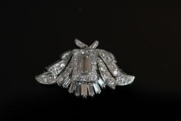 18CT 1920s DIAMOND CLASP SET WITH OLD CUT AND BAGUETTE DIAMONDS , total weight 7.51 gms.