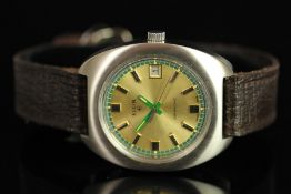 GENTLEMENS ELGIN SWISSONIC DATE WRISTWATCH, circular gold dial with green outer minute track and