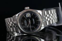 GENTLEMENS ROLEX OYSTER PERPETUAL DATEJUST WRISTWATCH REF. 1601, circular black gloss dial with