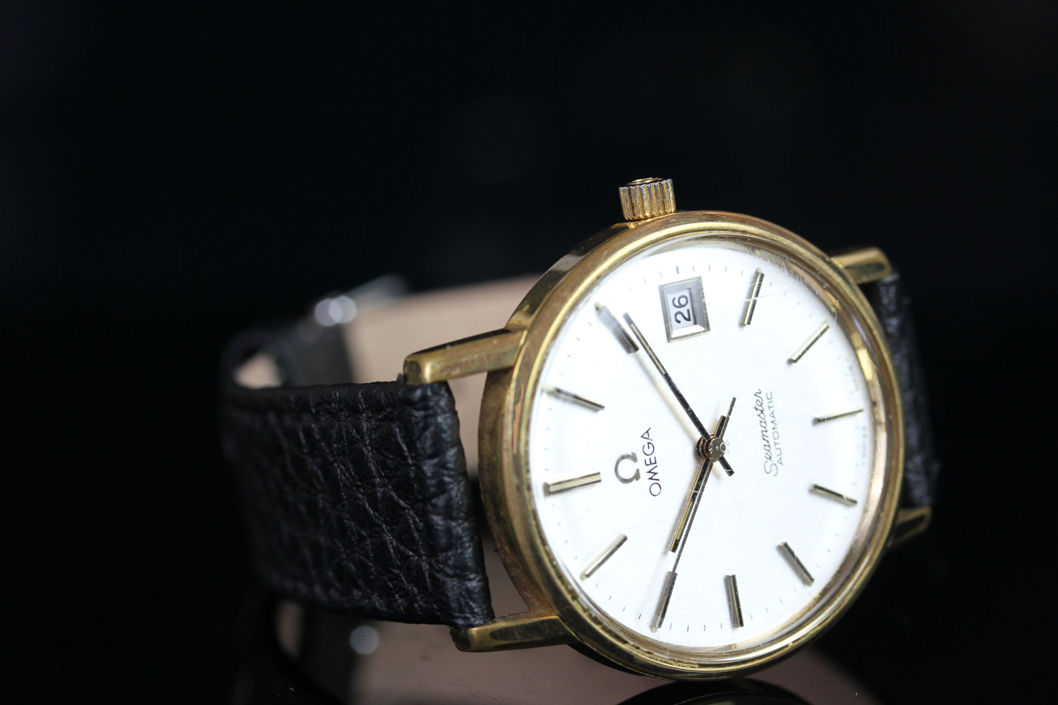 GENTLEMEN'S OMEGA SEAMASTER AUTOMATIC DATE WRISTWATCH, circular silver dial with gold and black hour - Image 2 of 4