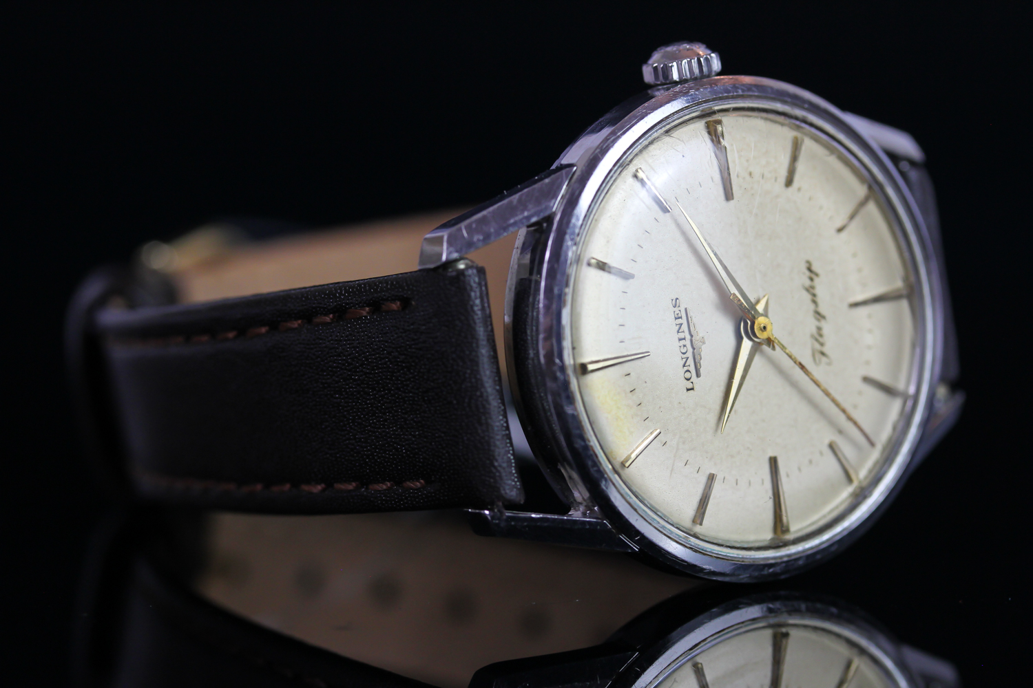 GENTLEMENS LONGINES FLAGSHIP VINTAGE WRISTWATCH, circular patina cream dial with gold hour markers - Image 2 of 6