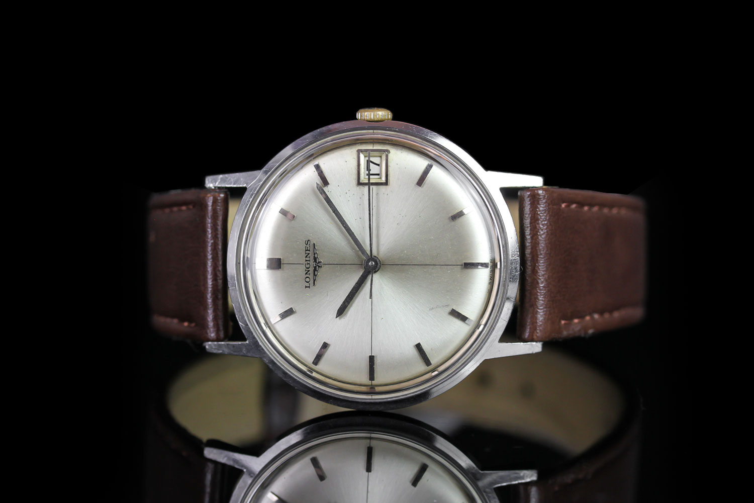 GENTLEMEN'S LONGINES DATE WRISTWATCH REF. 7629, circular silver cross hair sector dial with a date