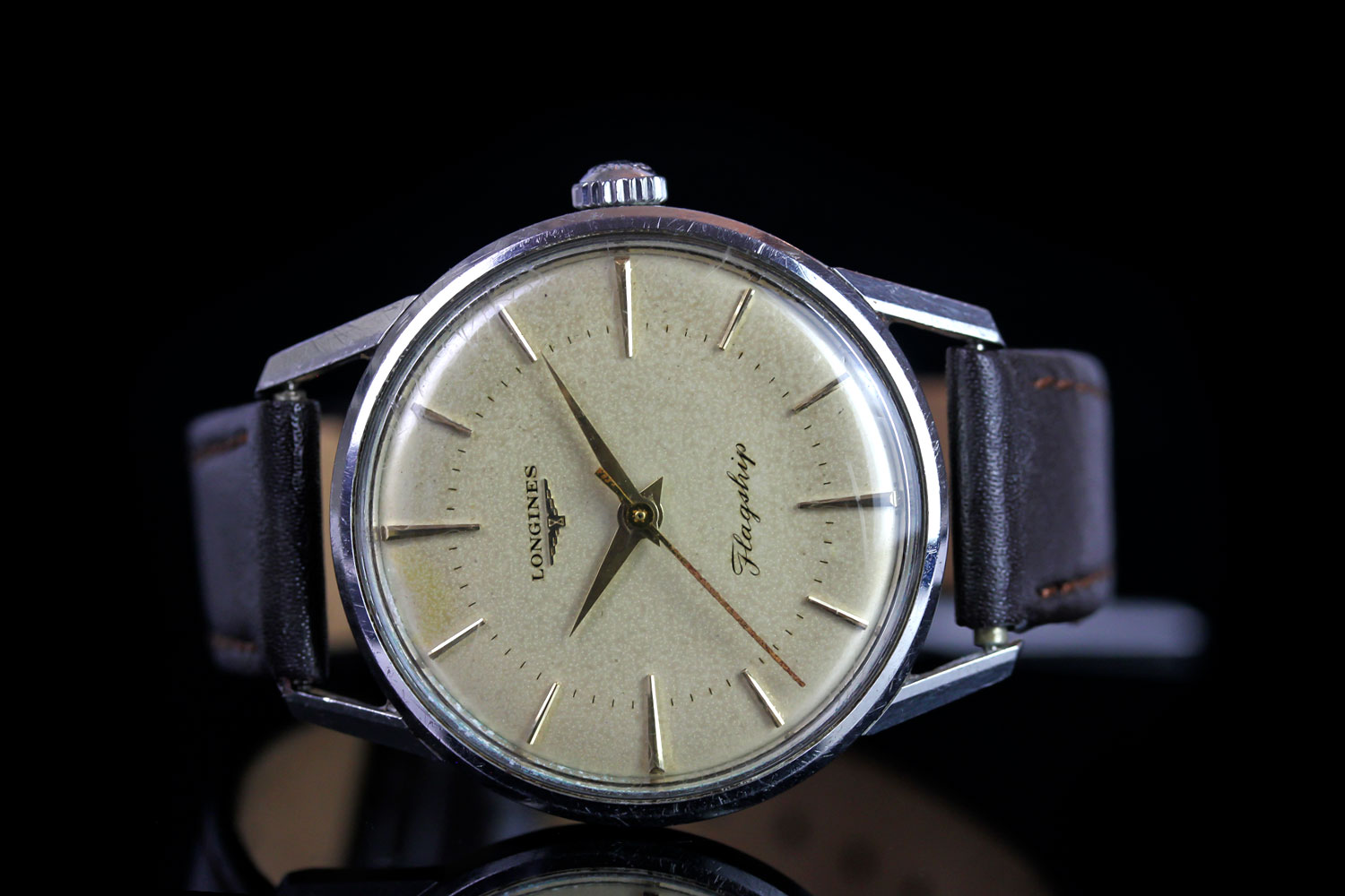 GENTLEMENS LONGINES FLAGSHIP VINTAGE WRISTWATCH, circular patina cream dial with gold hour markers