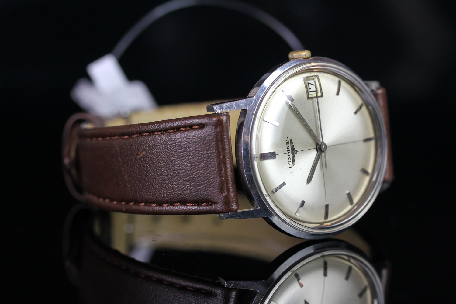 GENTLEMEN'S LONGINES DATE WRISTWATCH REF. 7629, circular silver cross hair sector dial with a date - Image 2 of 4