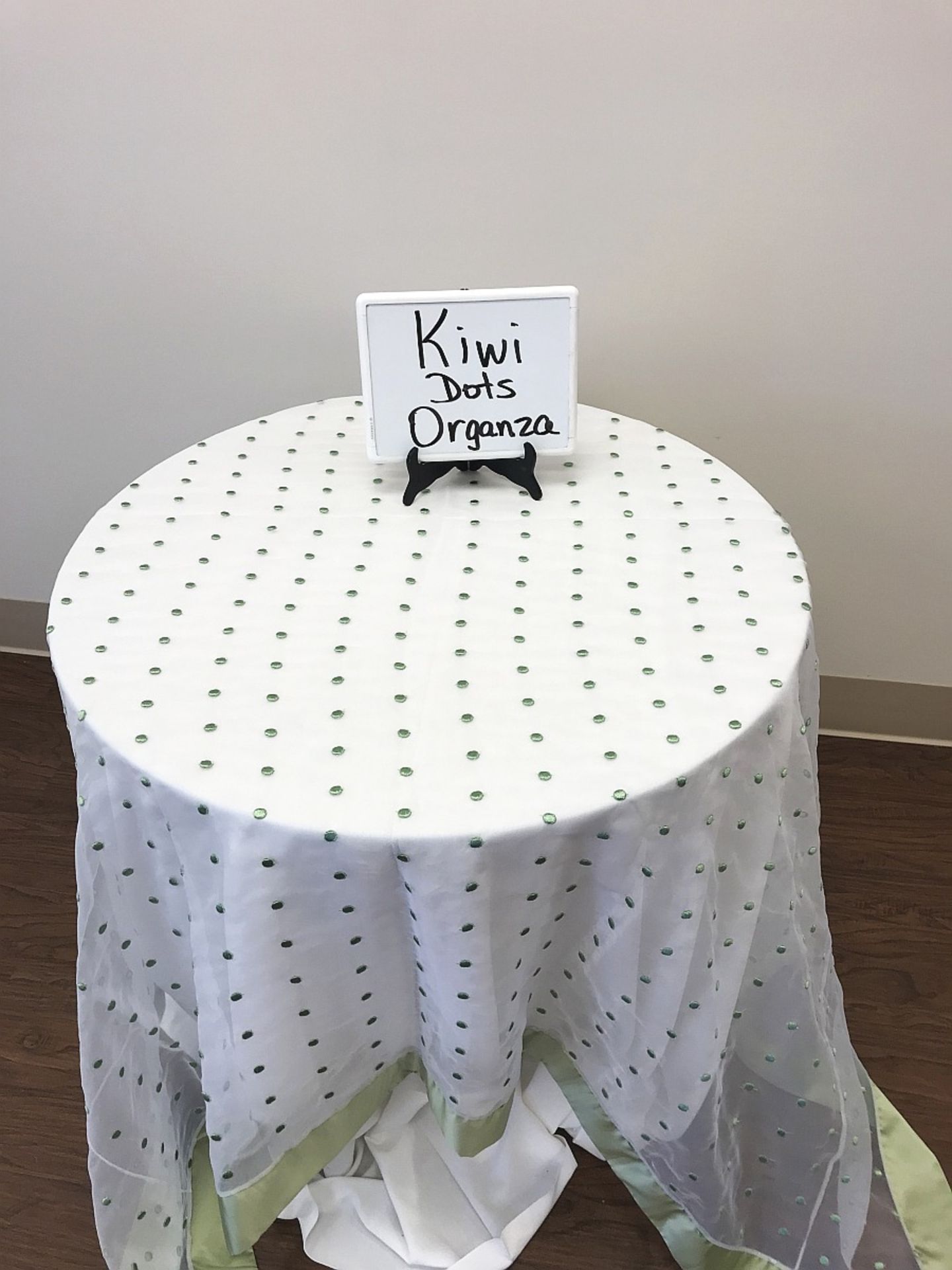 KIWI DOTS ORGANZA 84X84