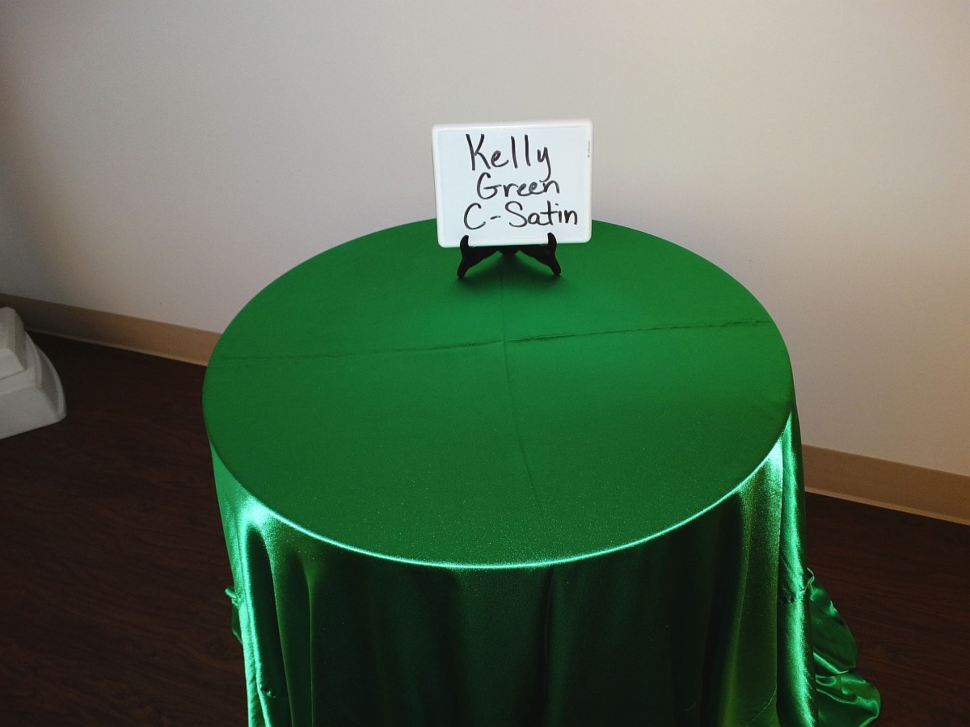 KELLY GREEN CREPE SATIN 90X156