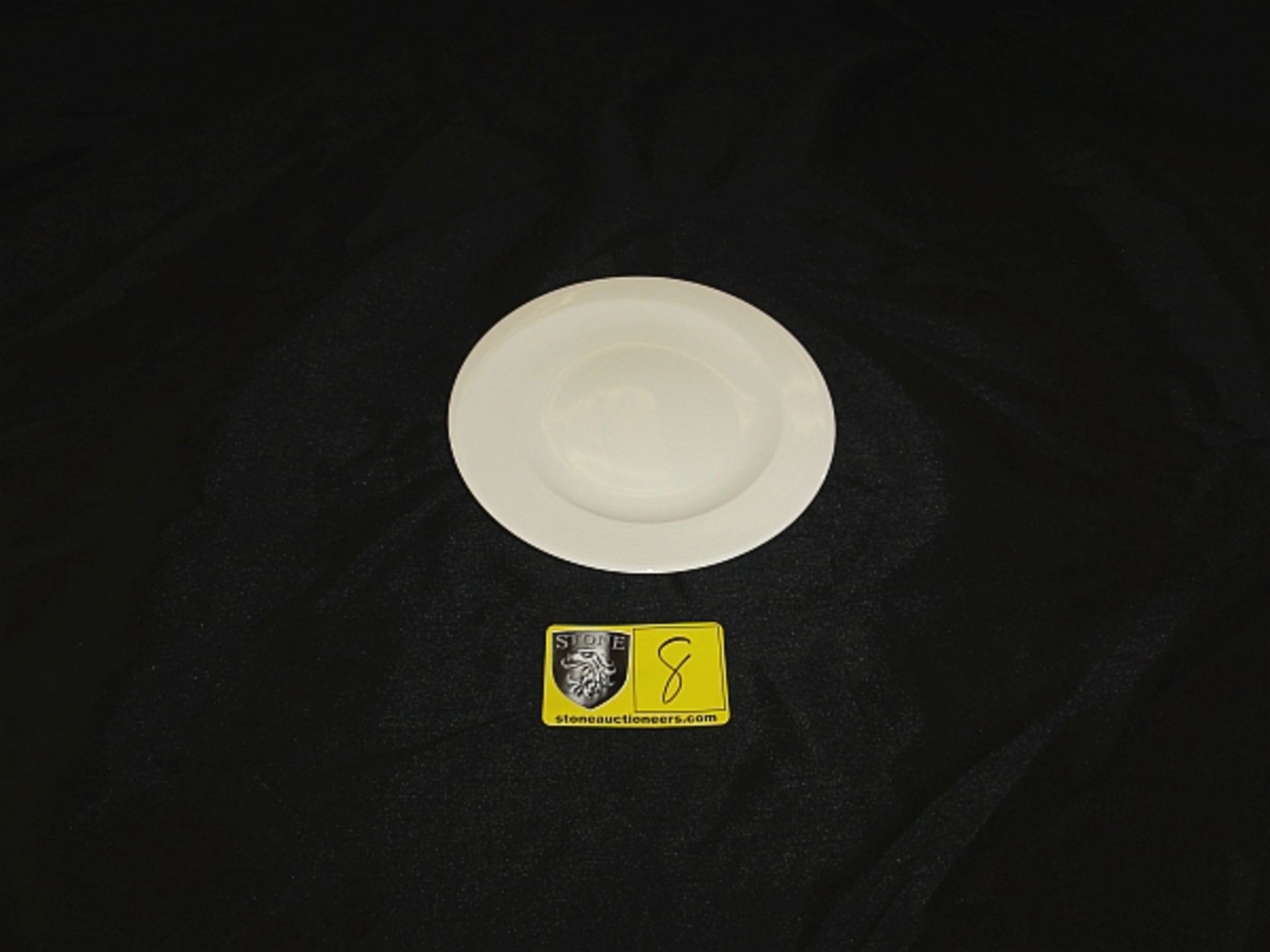 LOT OF 325 WHITE 6.25" BREAD/BUTTER PLATE- FORTESSA- LOT COMES IN 13 MICROWIRE CRATES BILLED @