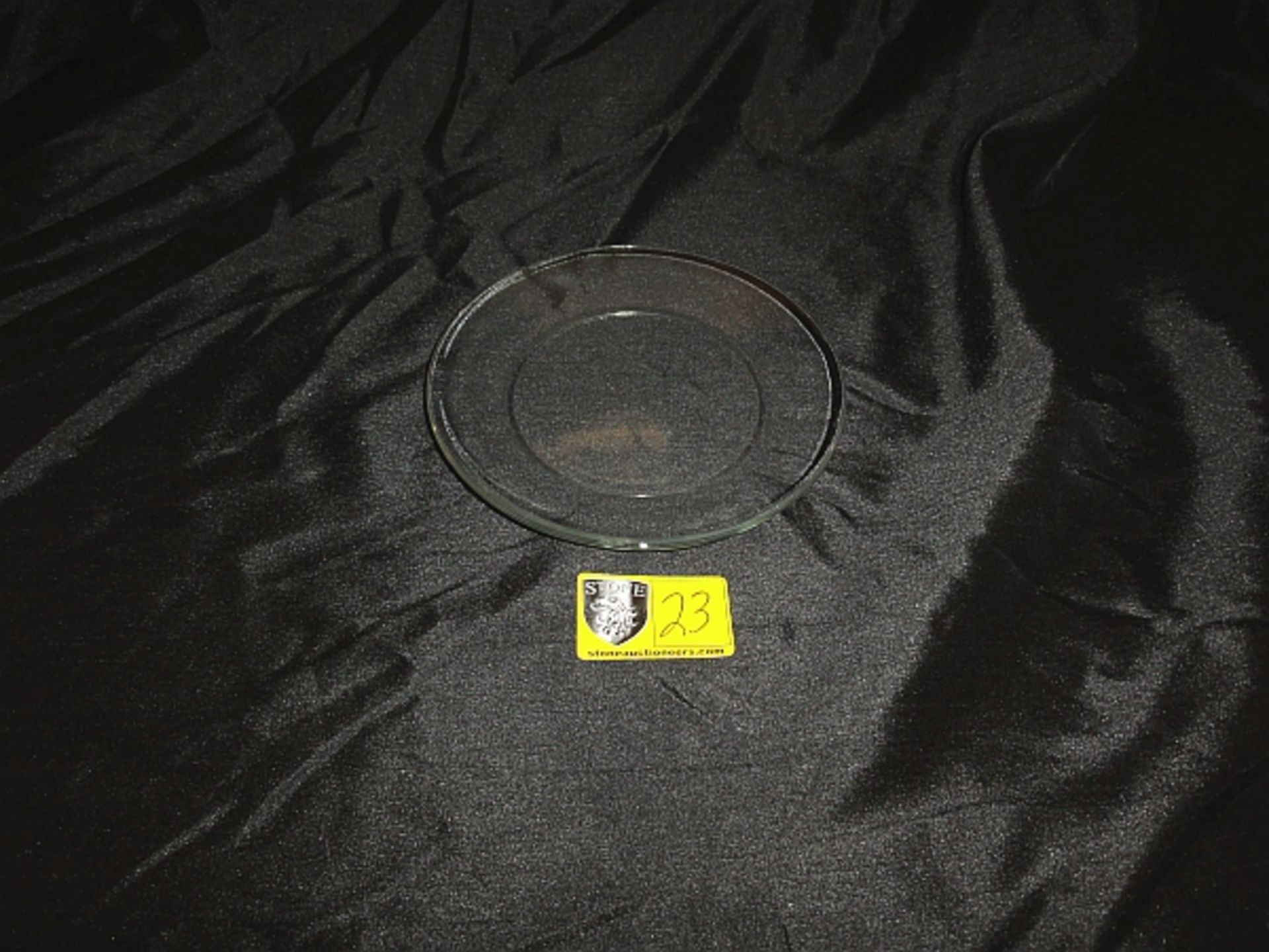 LOT OF 258 GLASS 8" ROUND PLATE- LOT COMES IN 10 MICROWIRE CRATES BILLED @ $18 EA.