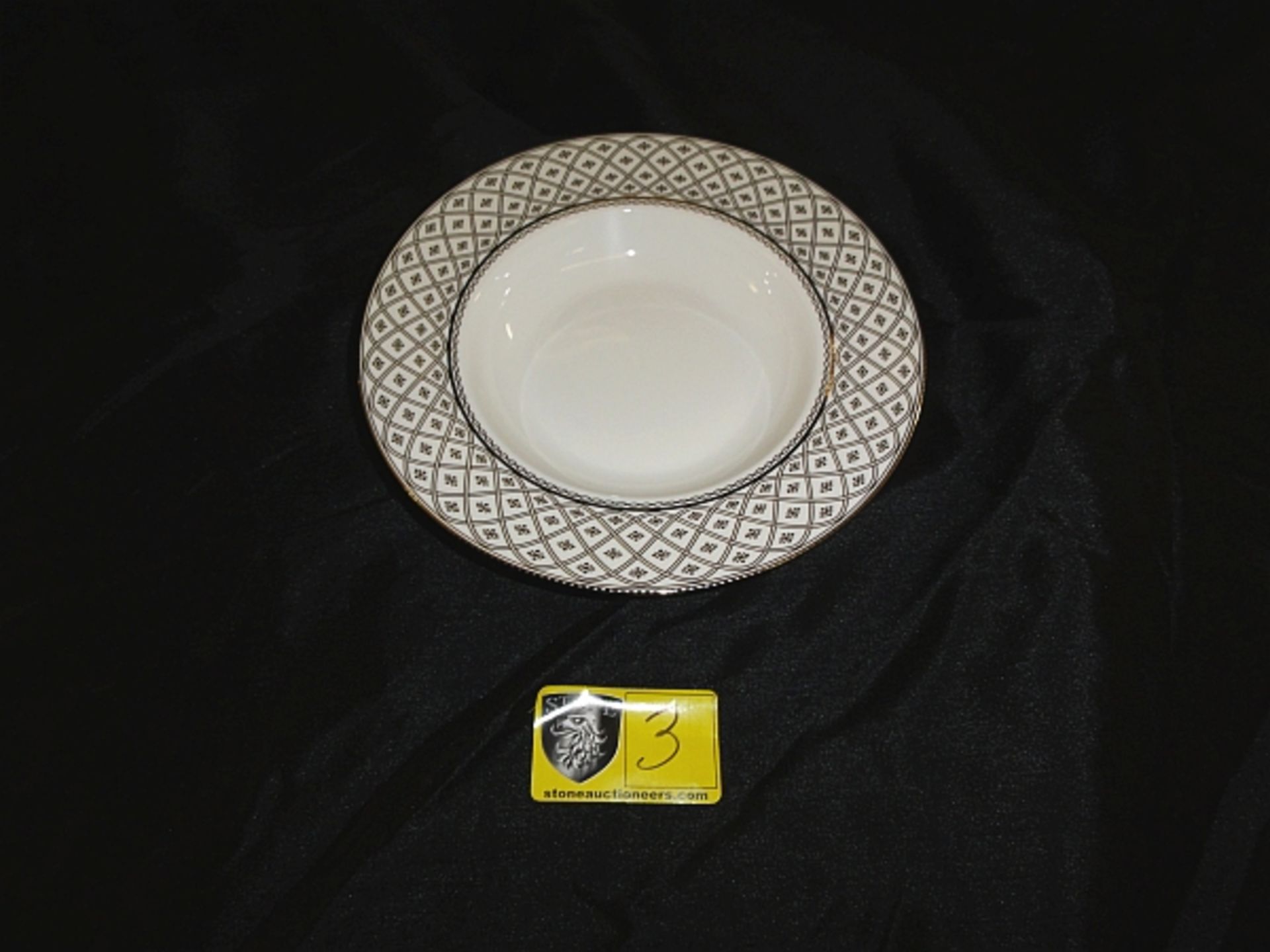 LOT OF 24 MARCELLA 8.5" SOUP DISH- LOT COMES IN 1 MICROWIRE CRATE BILLED @ $18