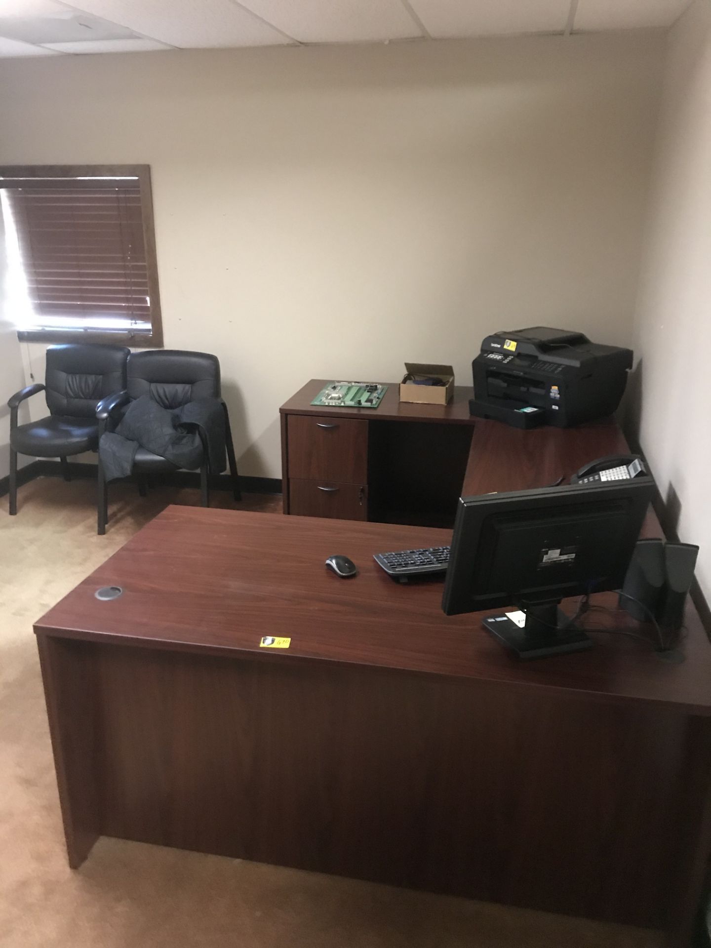 U-Shaped Desk & 2 Guest Chairs