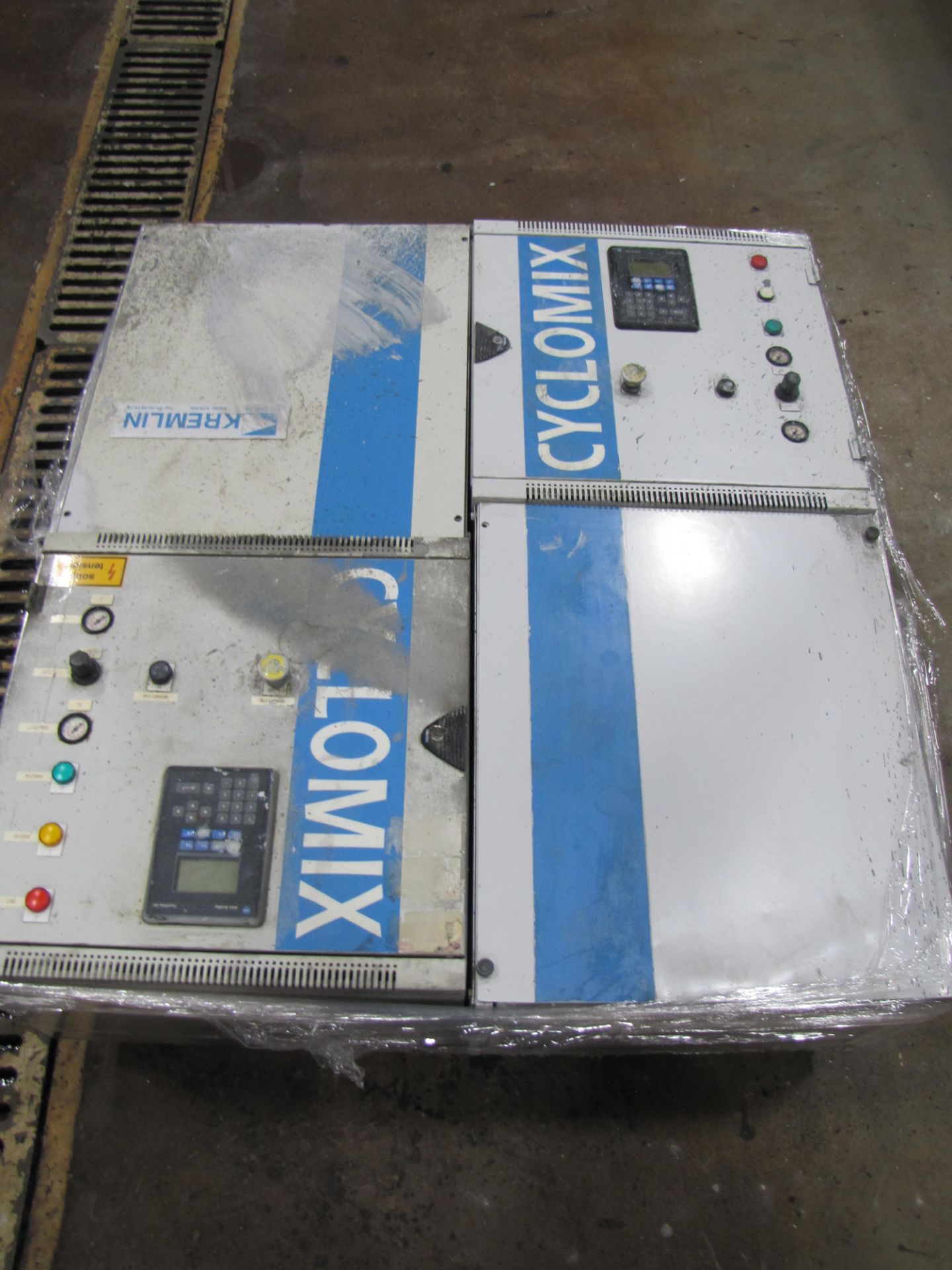 Kremlin Cyclomix Cabinet with flow meters, no pumps. - Image 3 of 4