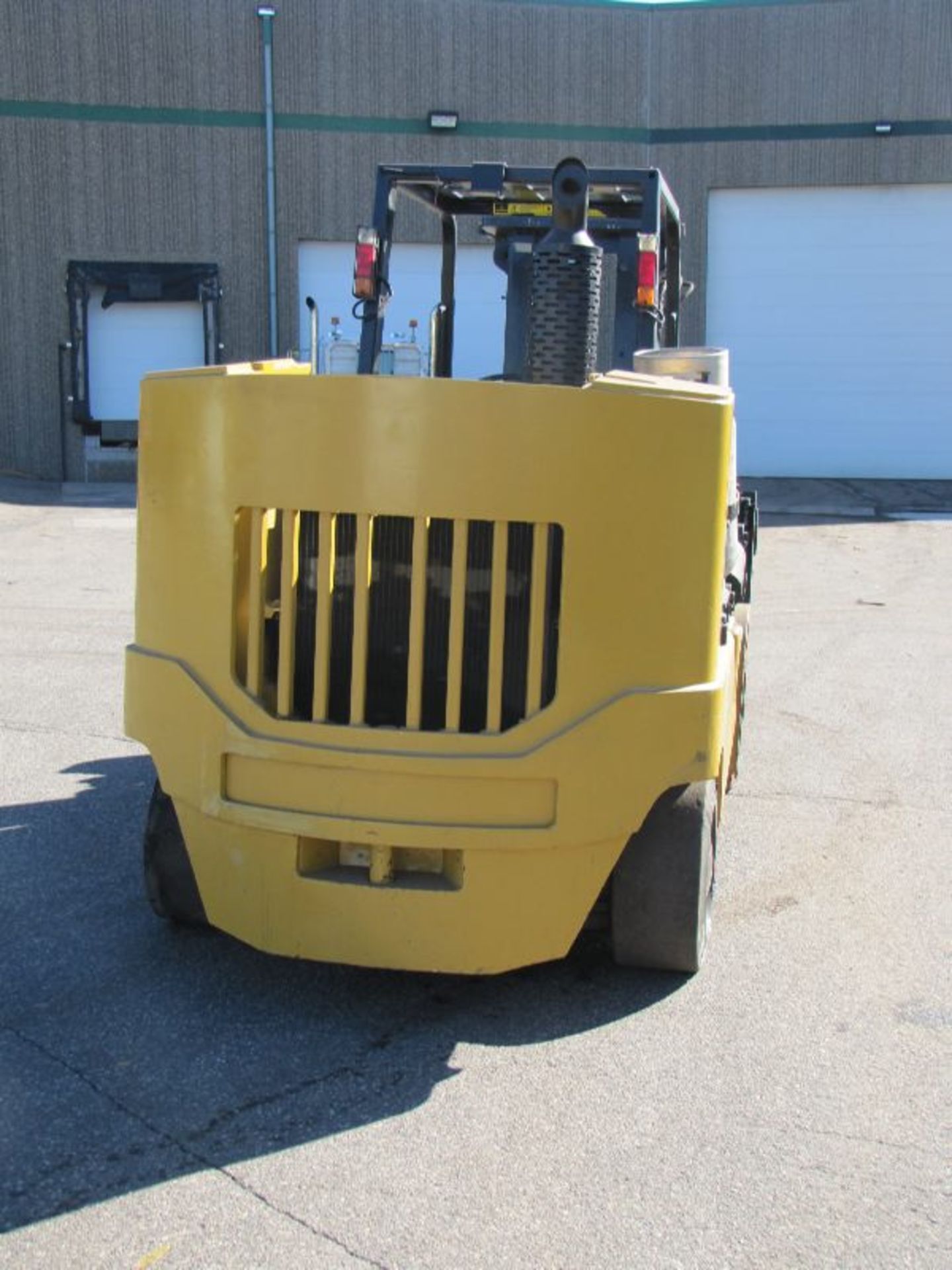 Elwell-Parker Model ESI300 30,000 LBS. LP FORKLIFT, Capacity 30,000 LBS., Load Center 24” - Image 6 of 9