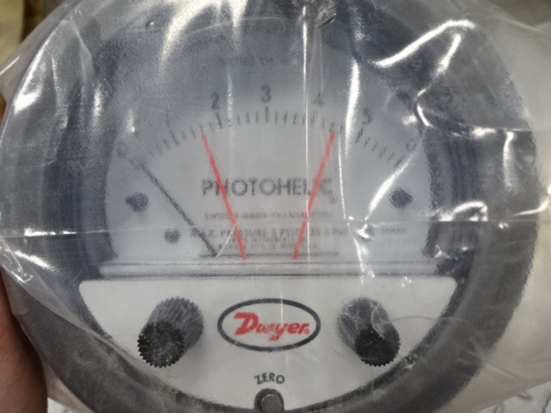 Series A3000 Photohelic® Pressure Switch/Gage - Image 2 of 2