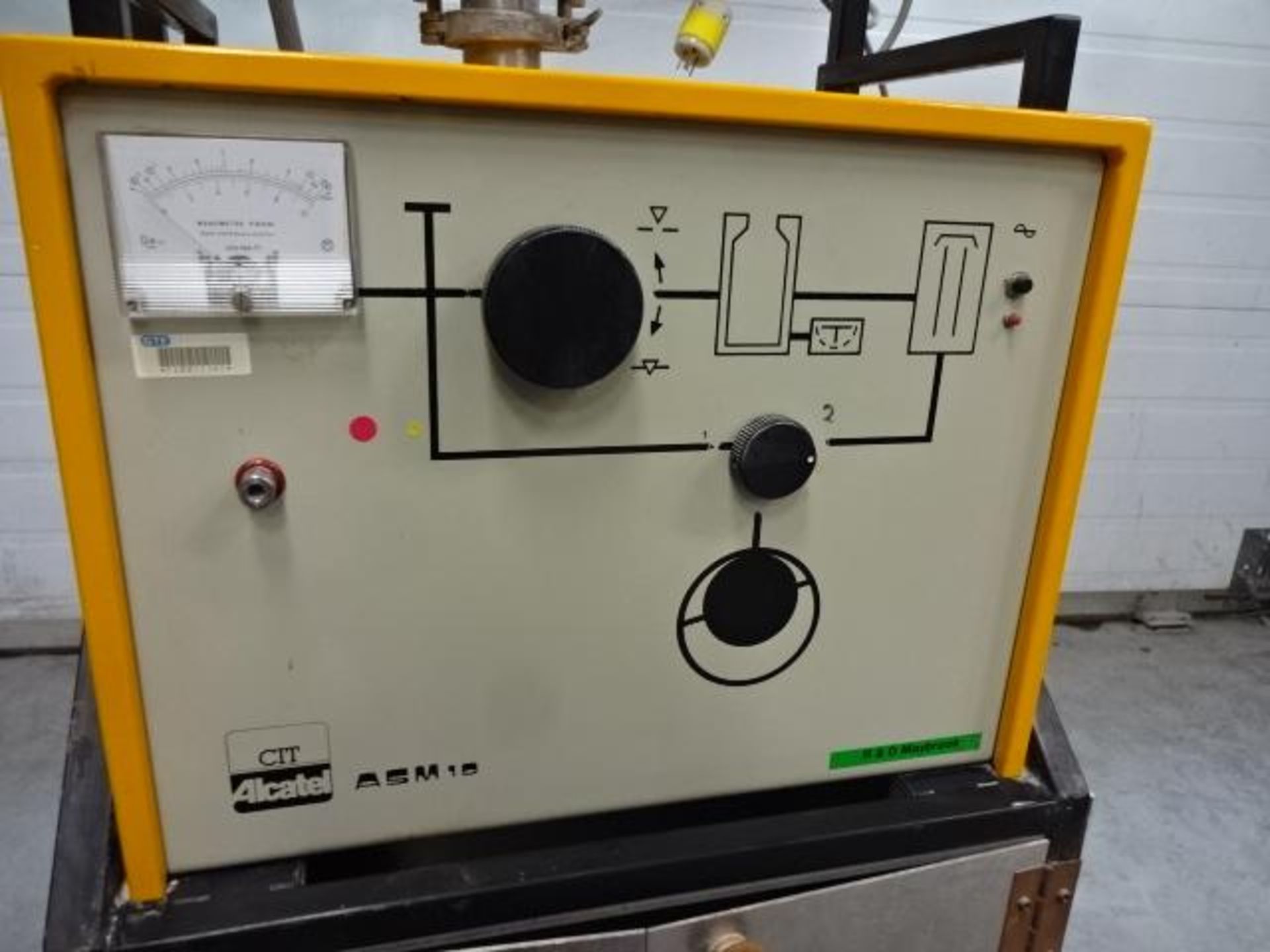 Alcatel asm-10 diffusion pump helium leak detector - Bild 2 aus 7