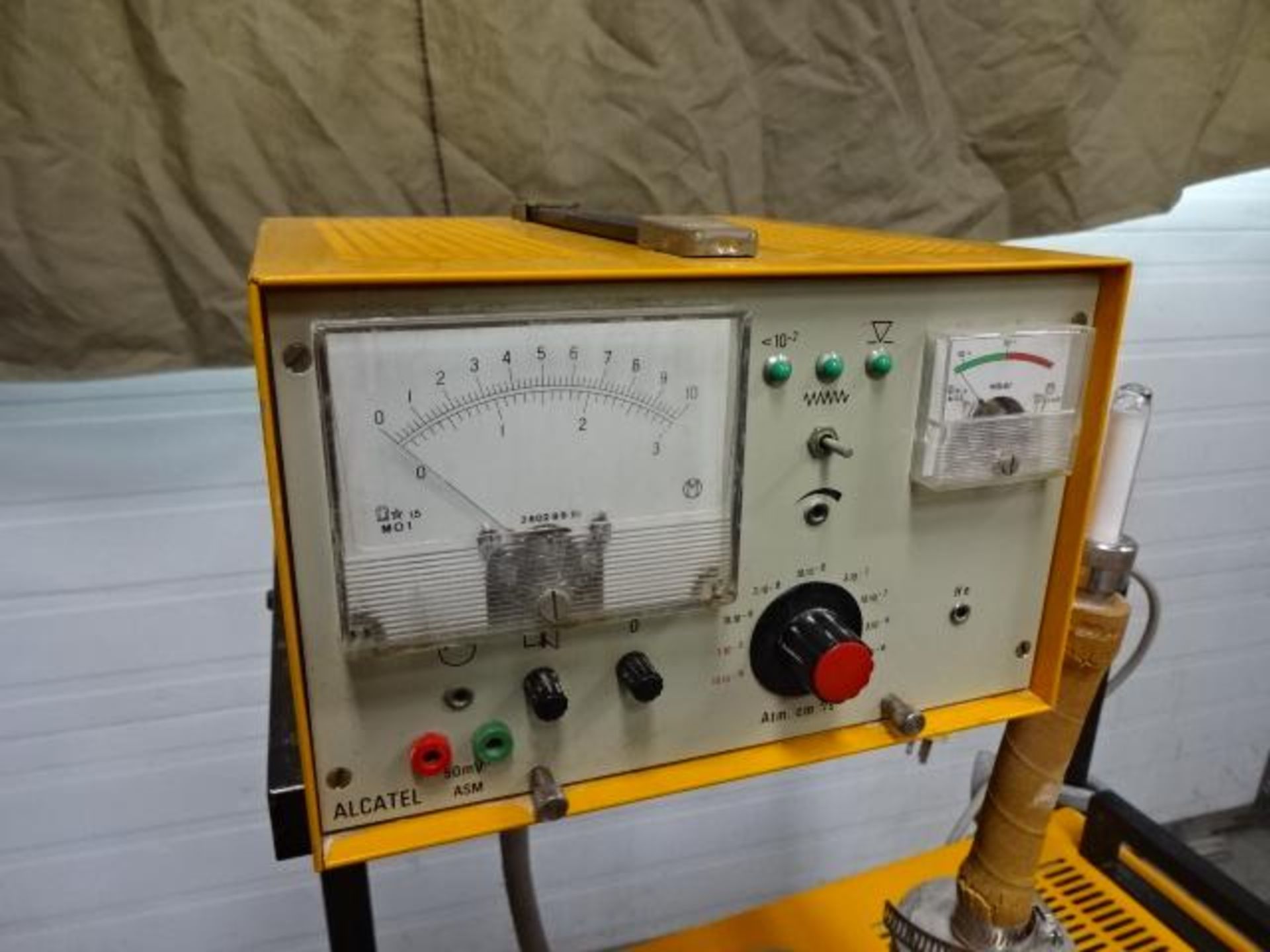 Alcatel asm-10 diffusion pump helium leak detector - Bild 3 aus 7