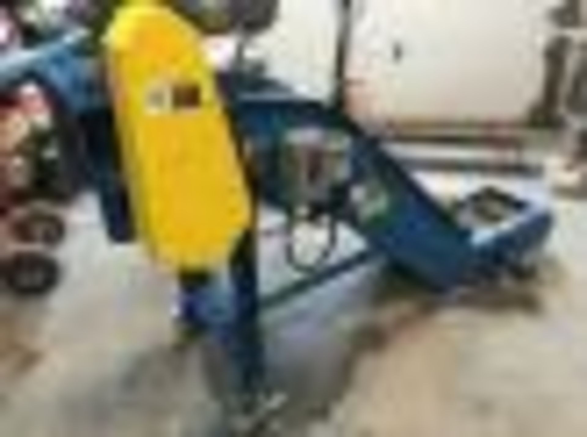 METAL CONVEYOR 600 VOLT, 11 IN WIDTH, 87 IN LENGTH - CONVOYEUR A METAUX 600 VOLT, 11 PO largeur, - Bild 2 aus 6