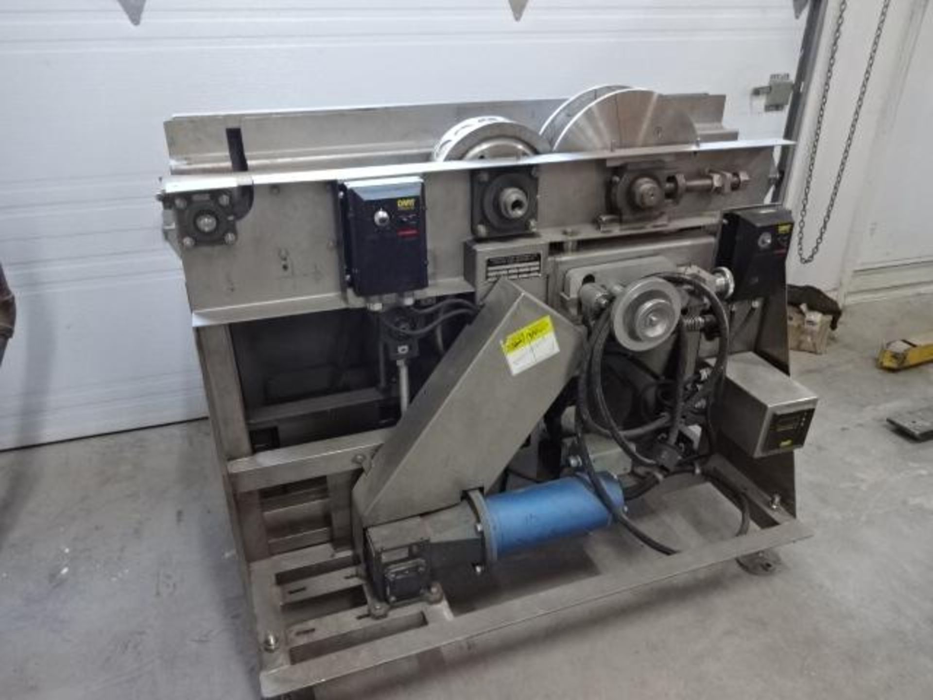 Cookie molding machine - Mouleuse a biscuit