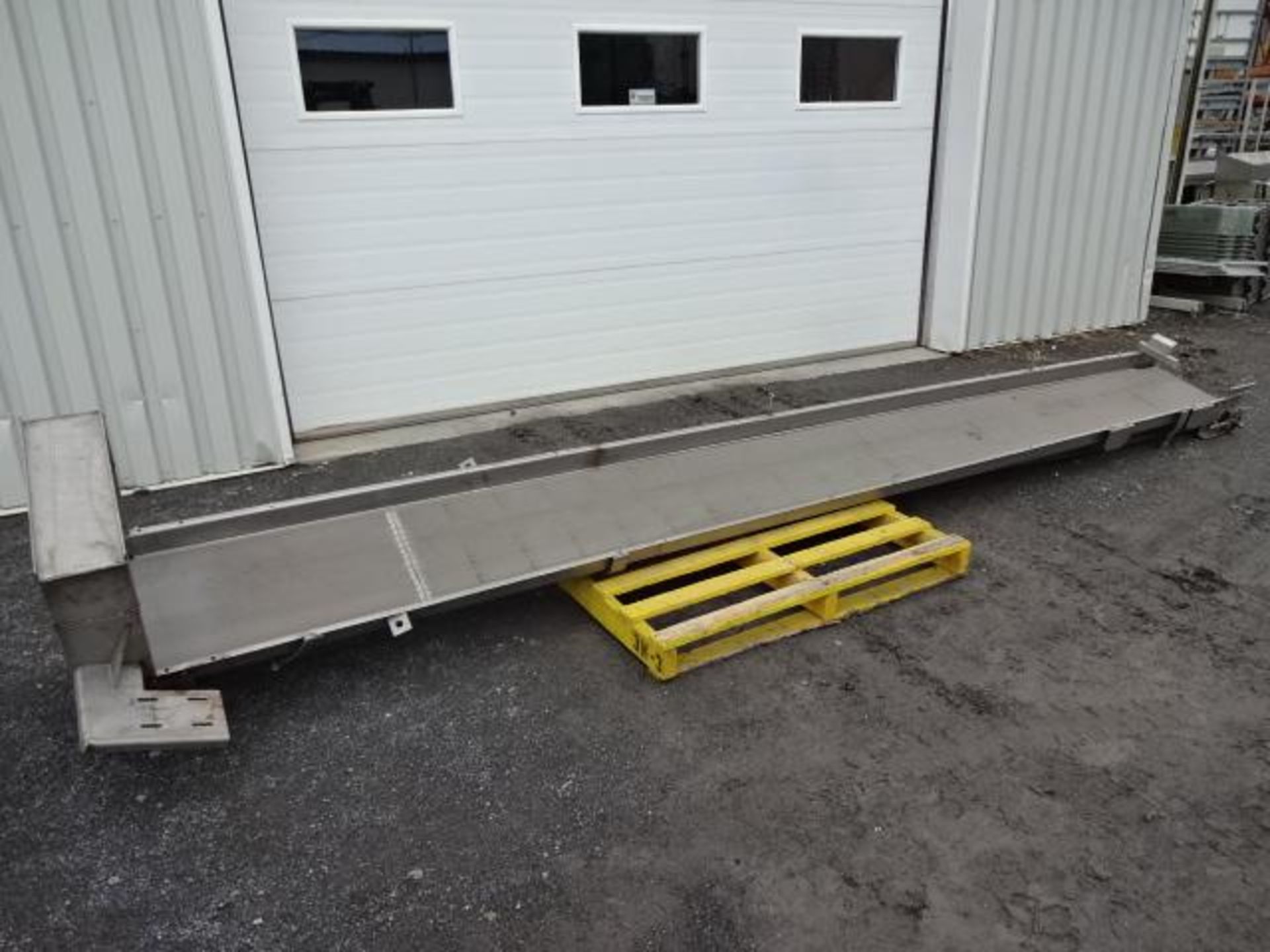 STAINLESS CONVEYOR WITHOUT MOTOR - CONVOYEUR EN INOX SANS MOTEUR