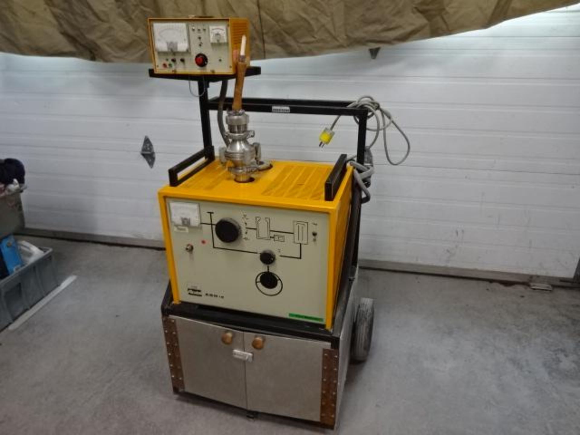 Alcatel asm-10 diffusion pump helium leak detector