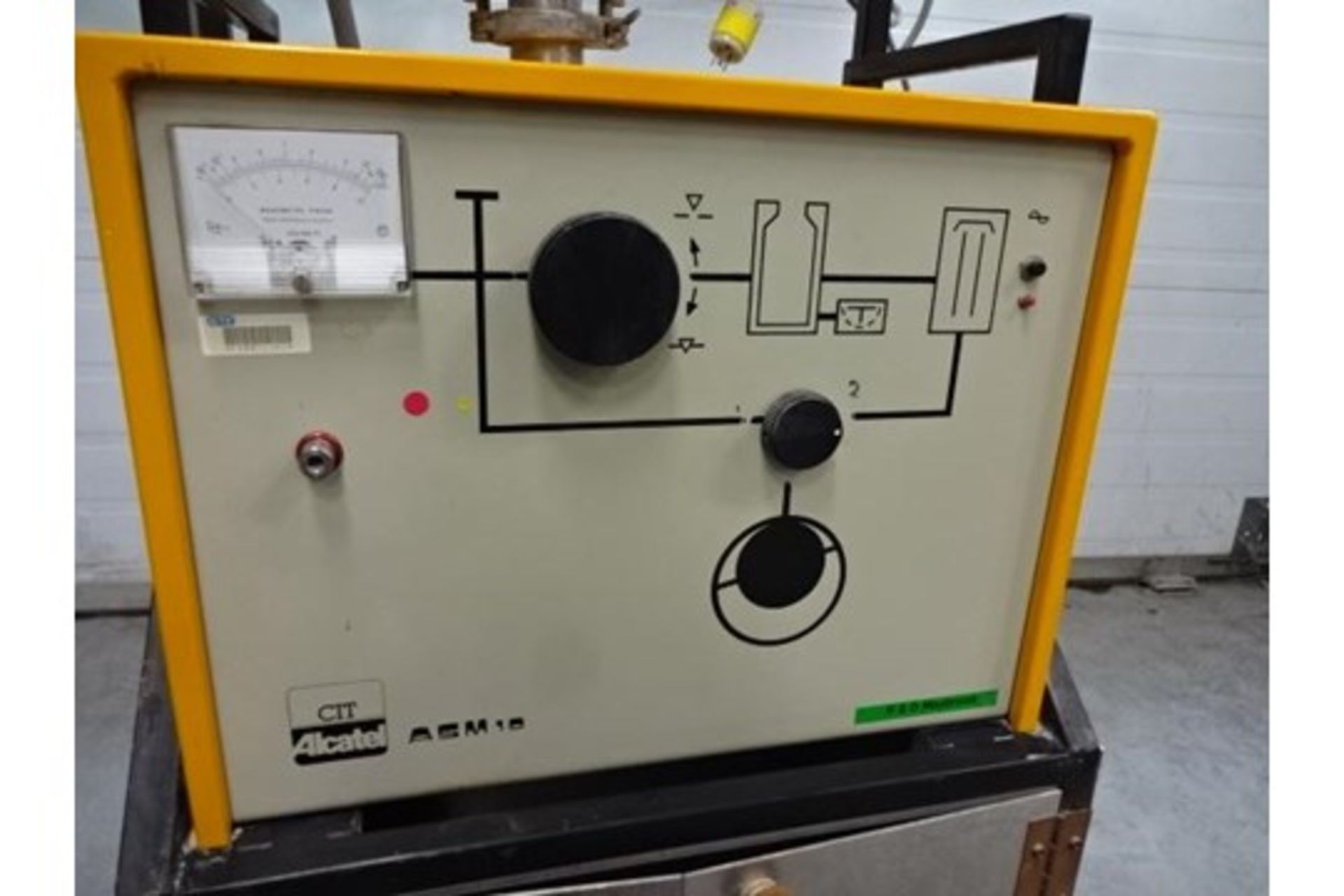 Alcatel asm-10 diffusion pump helium leak detector - Image 2 of 7