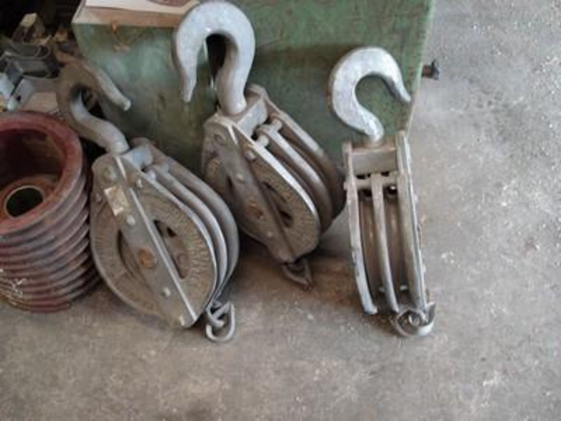 8 "galvanized steel pulleys - Poulies en acier galvanisé 8"