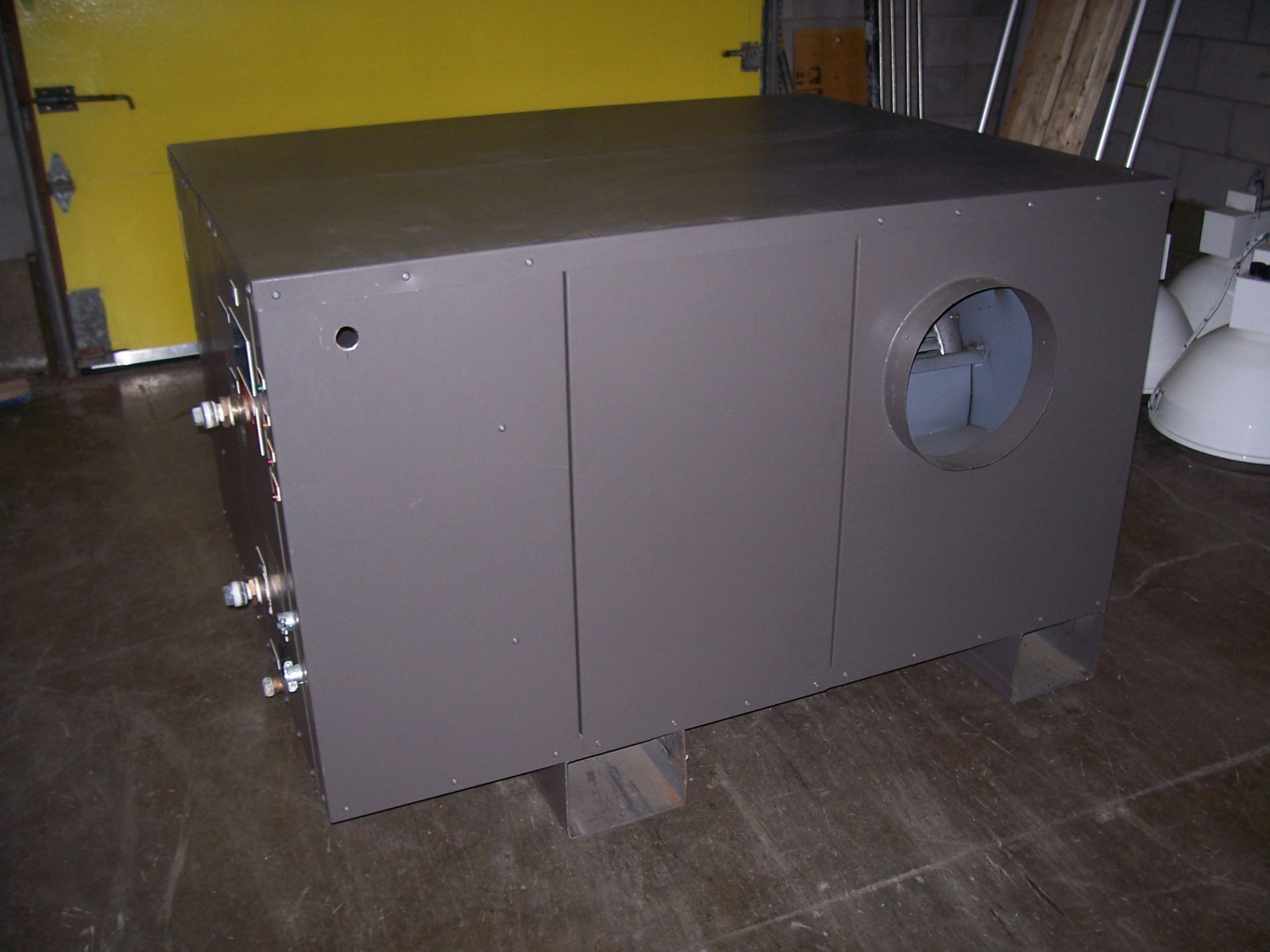 Morisson air conditioner, 10 tons air conditioner, runs on 460V, 3 phases. For indoor use, works - Image 2 of 8