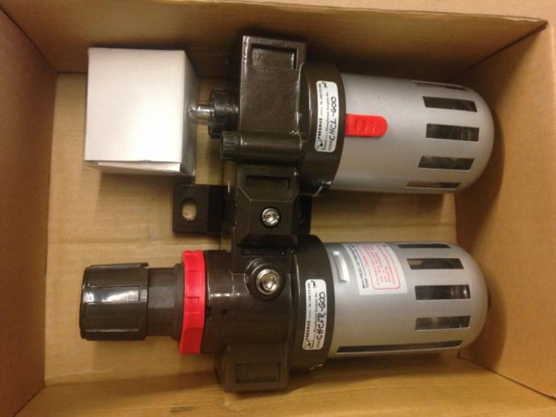 Lot of 3 pneumatic-filter / regulator + air lubricator, port 3/4 '', brand chelic - Lot de de 3