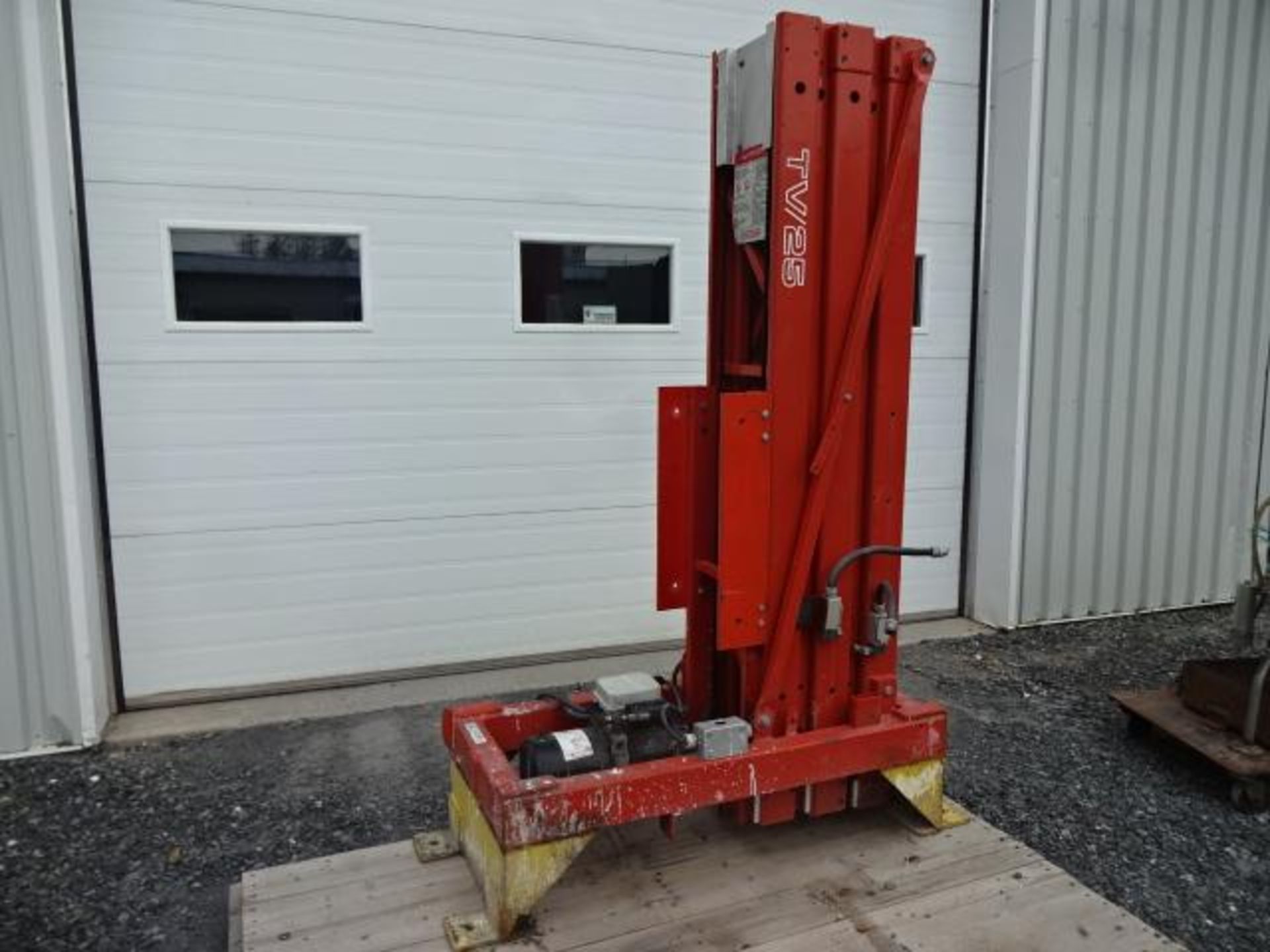 Hydraulic lift - Monte charge hydraulique