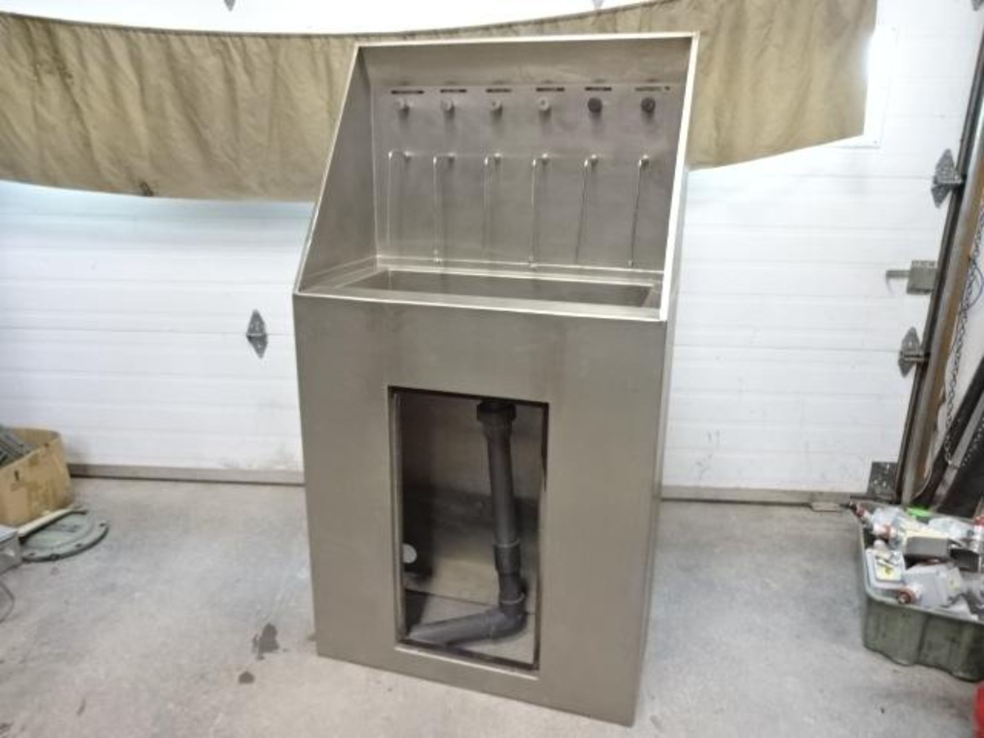 Washbasin / stainless shower - Lavabo/douche stainless