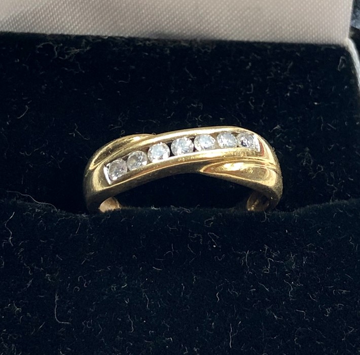 18ct gold diamond ring set wit 7 small diamonds in hallmarked 18ct gold marked 0.25 weight of ring 3 - Image 2 of 4