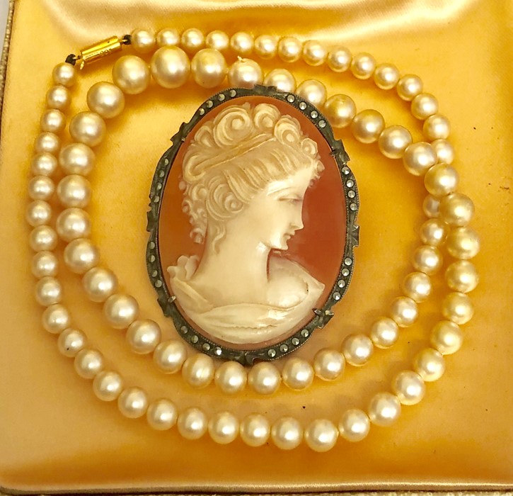 Vintage silver mounted cameo brooch and 9ct gold mount Ciro pearls - Image 2 of 2